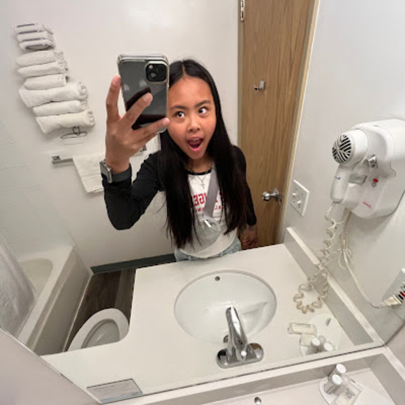 Meet your Posher, Skylhiane - Picture 1 of 1